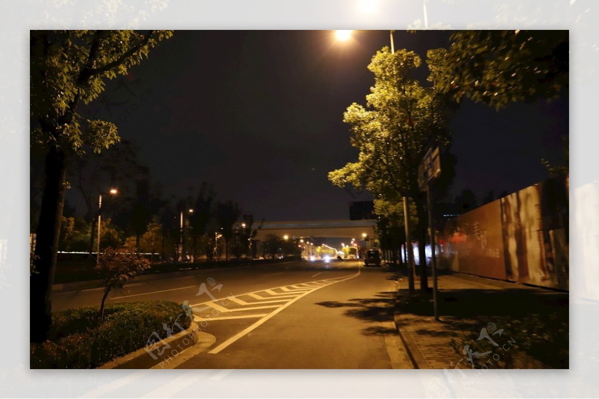 夜间马路