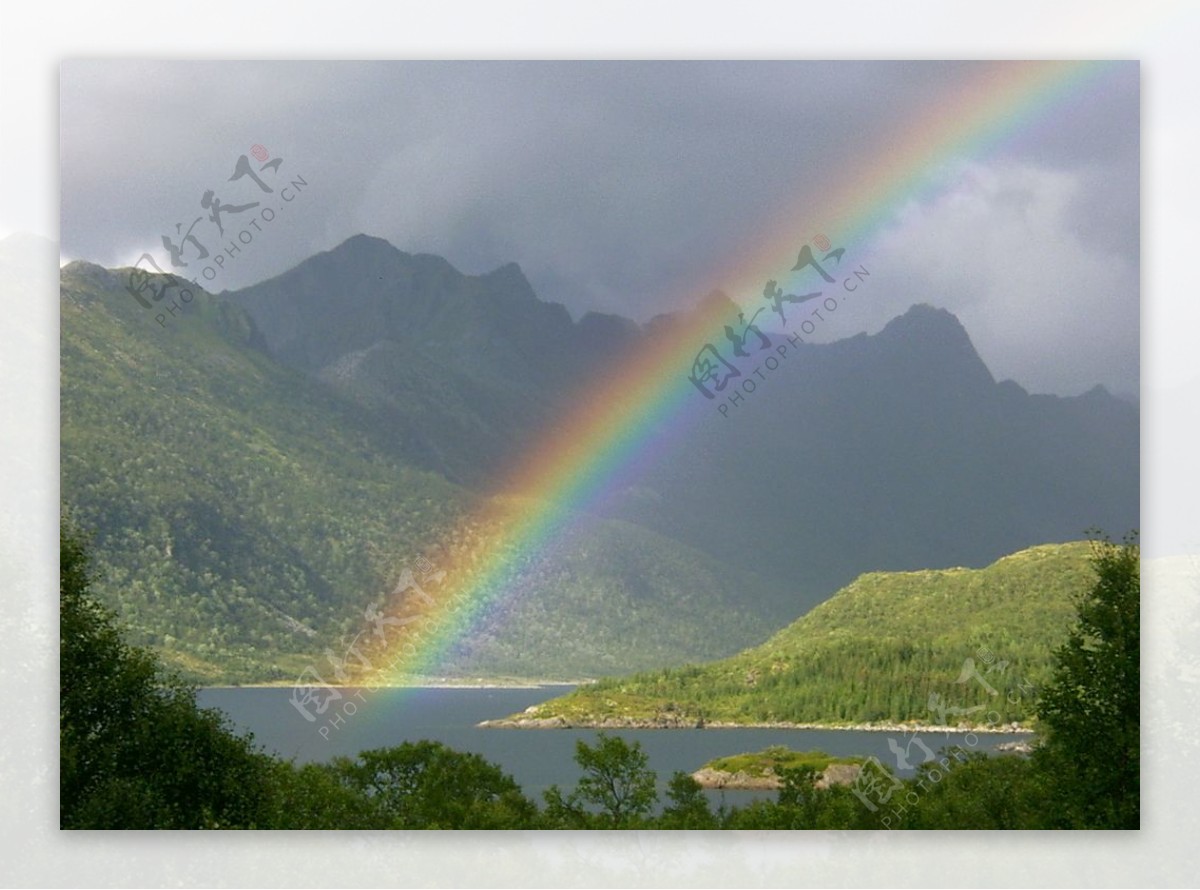 美丽的雨后彩虹自然风景