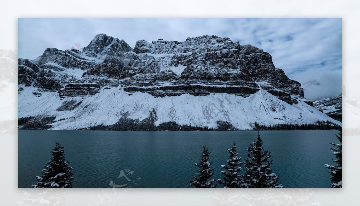 加拿大弓湖初冬雪景
