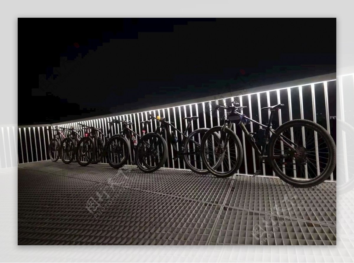 自行车夜景