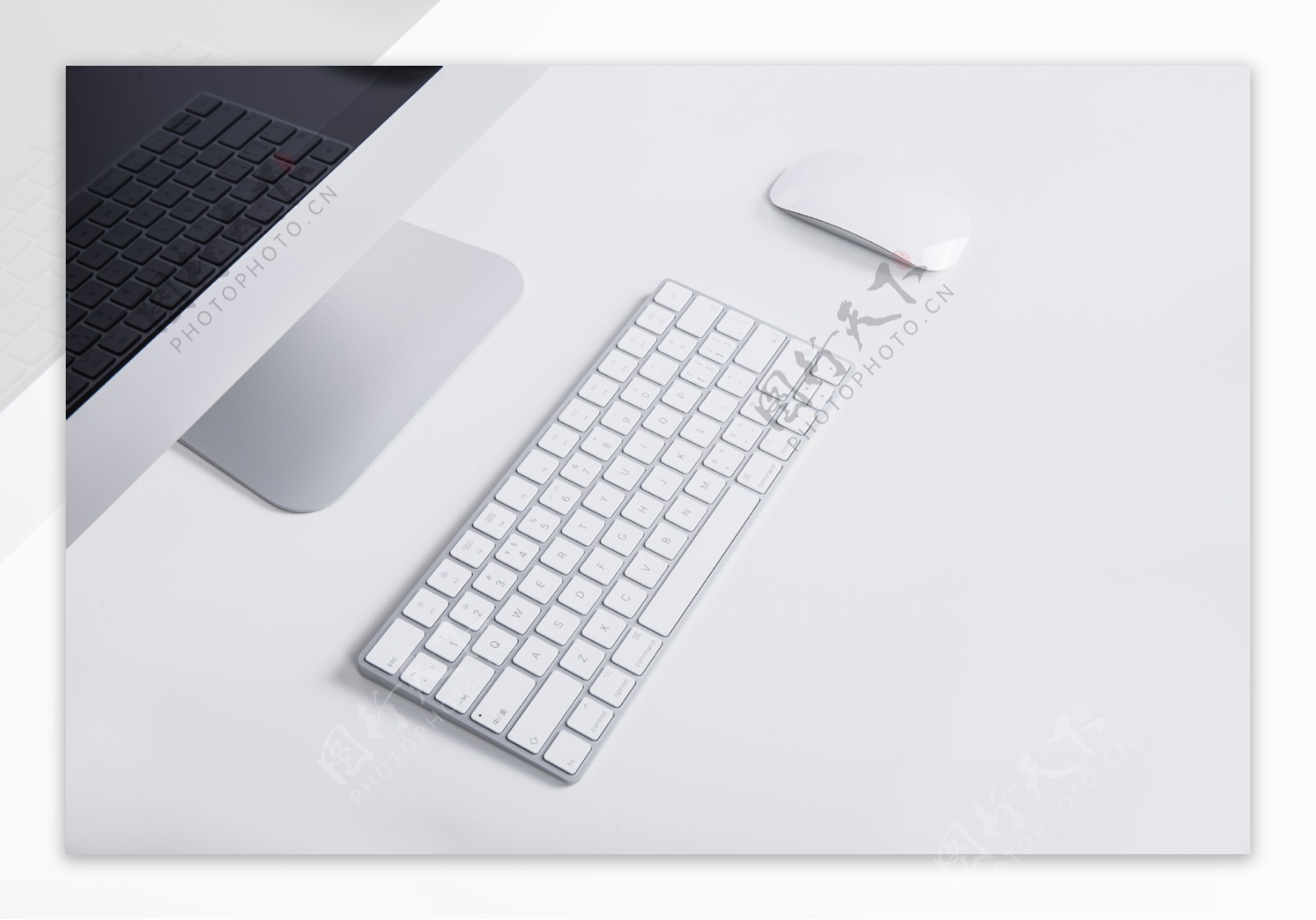 商务鼠标键盘电脑留白办公桌