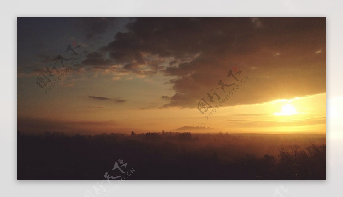 群山森林夕阳天空风景