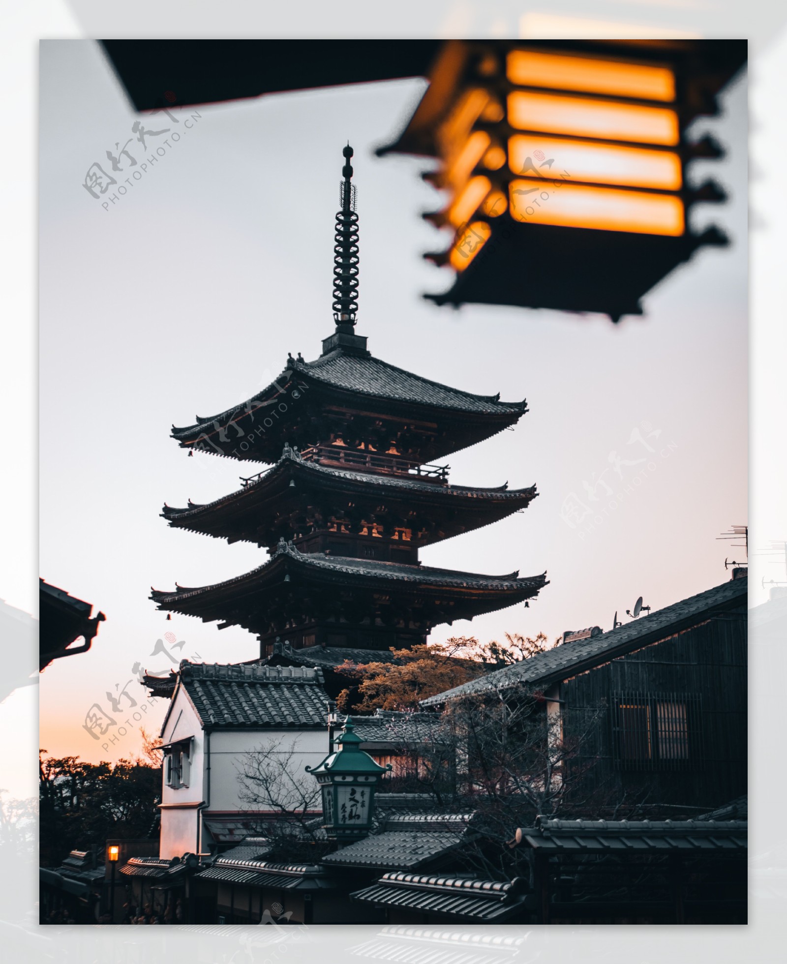黄昏日本塔