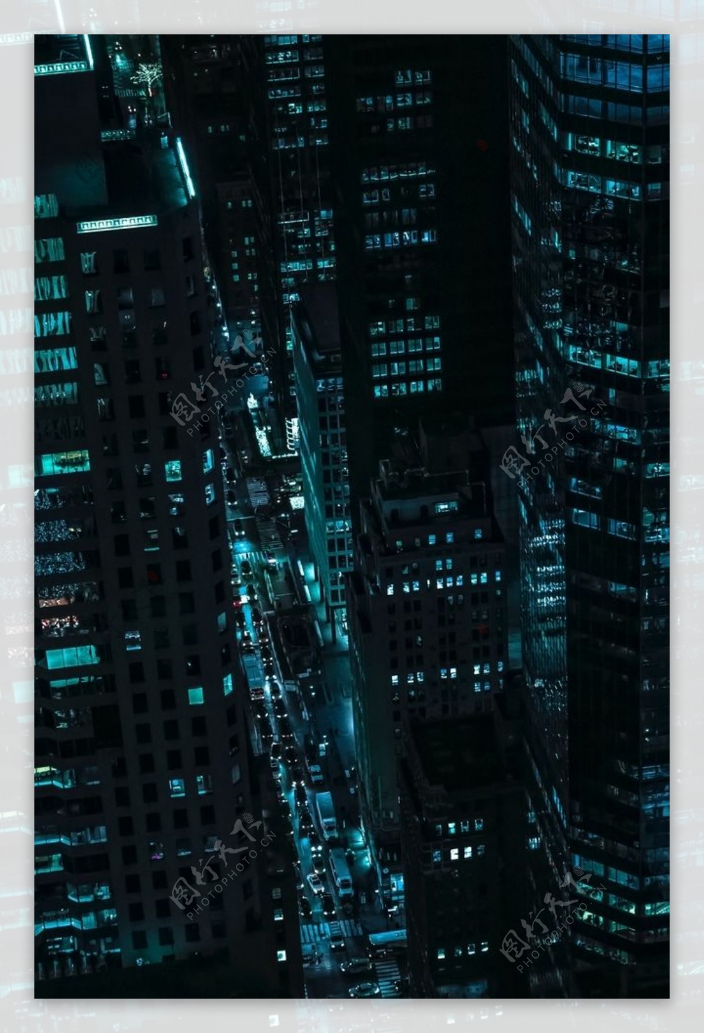深蓝色夜空城市
