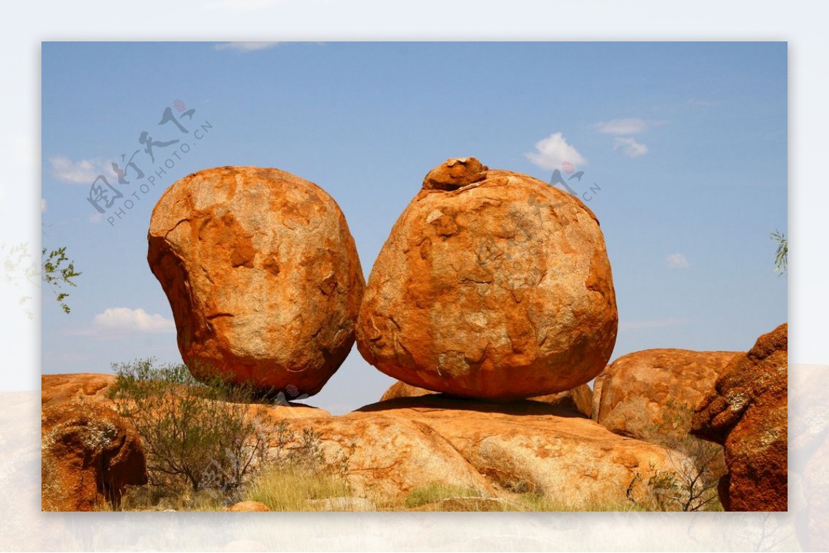 两块大石头