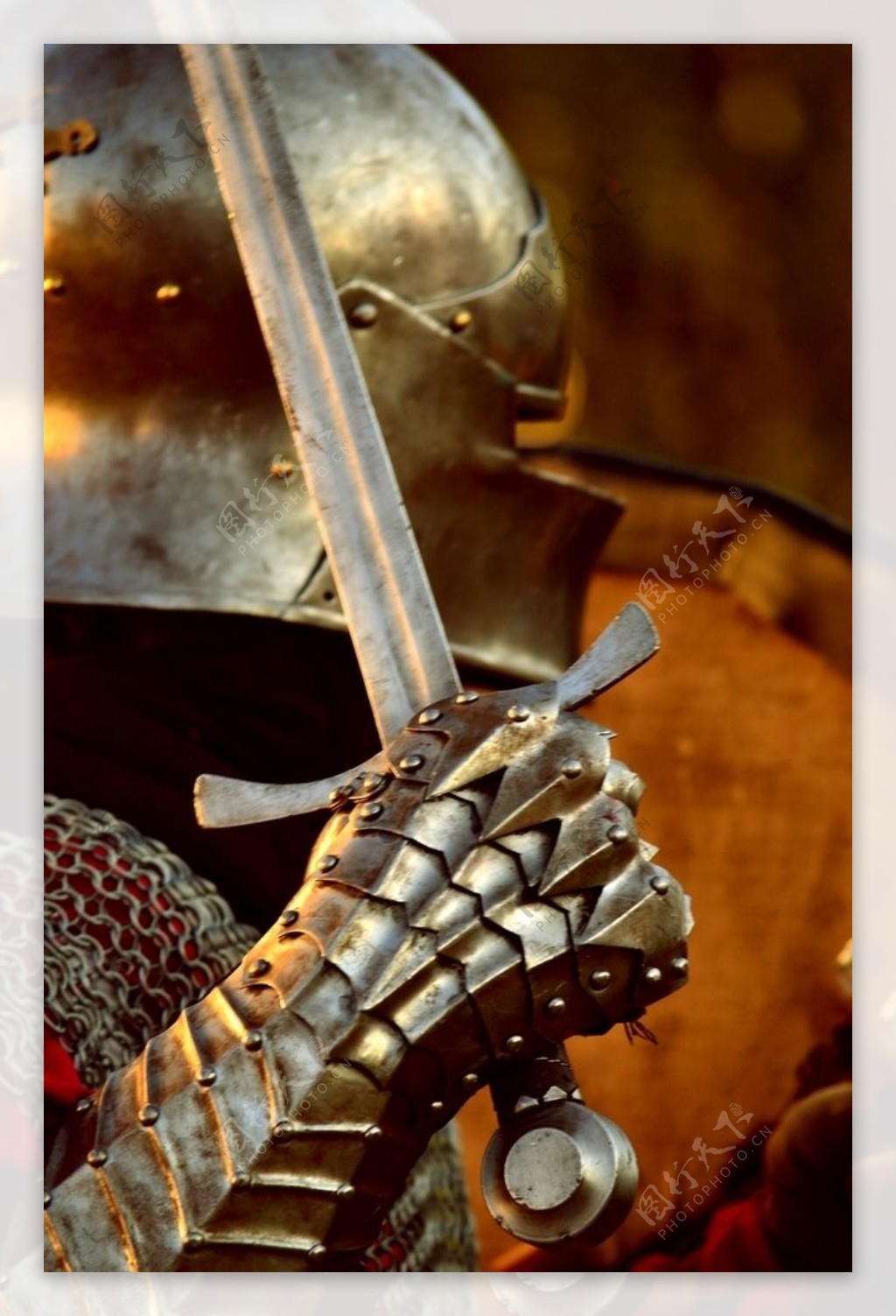 中世纪古董盔甲长剑背景素材