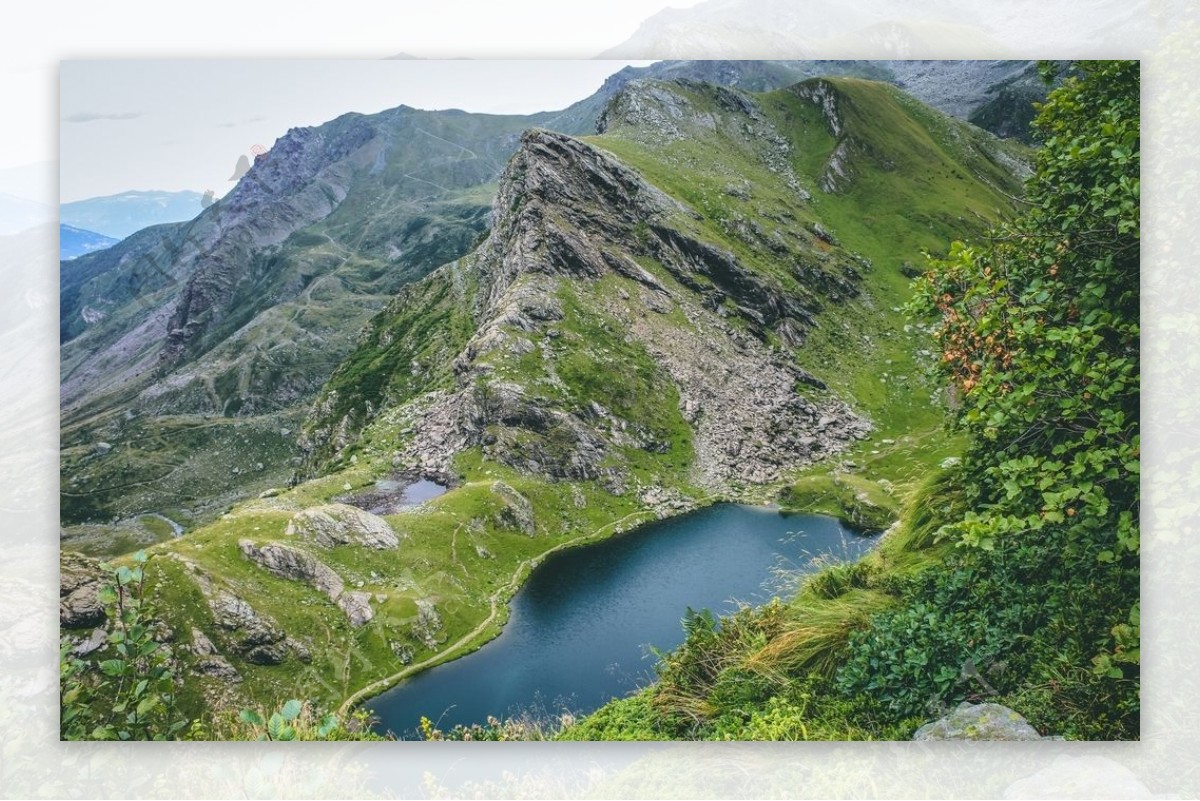 湖面山峰旅游自然生态背景素材