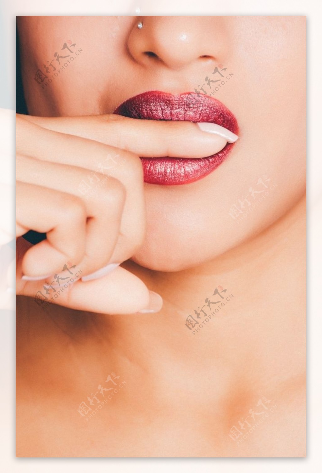 人物女性嘴唇手指背景素材