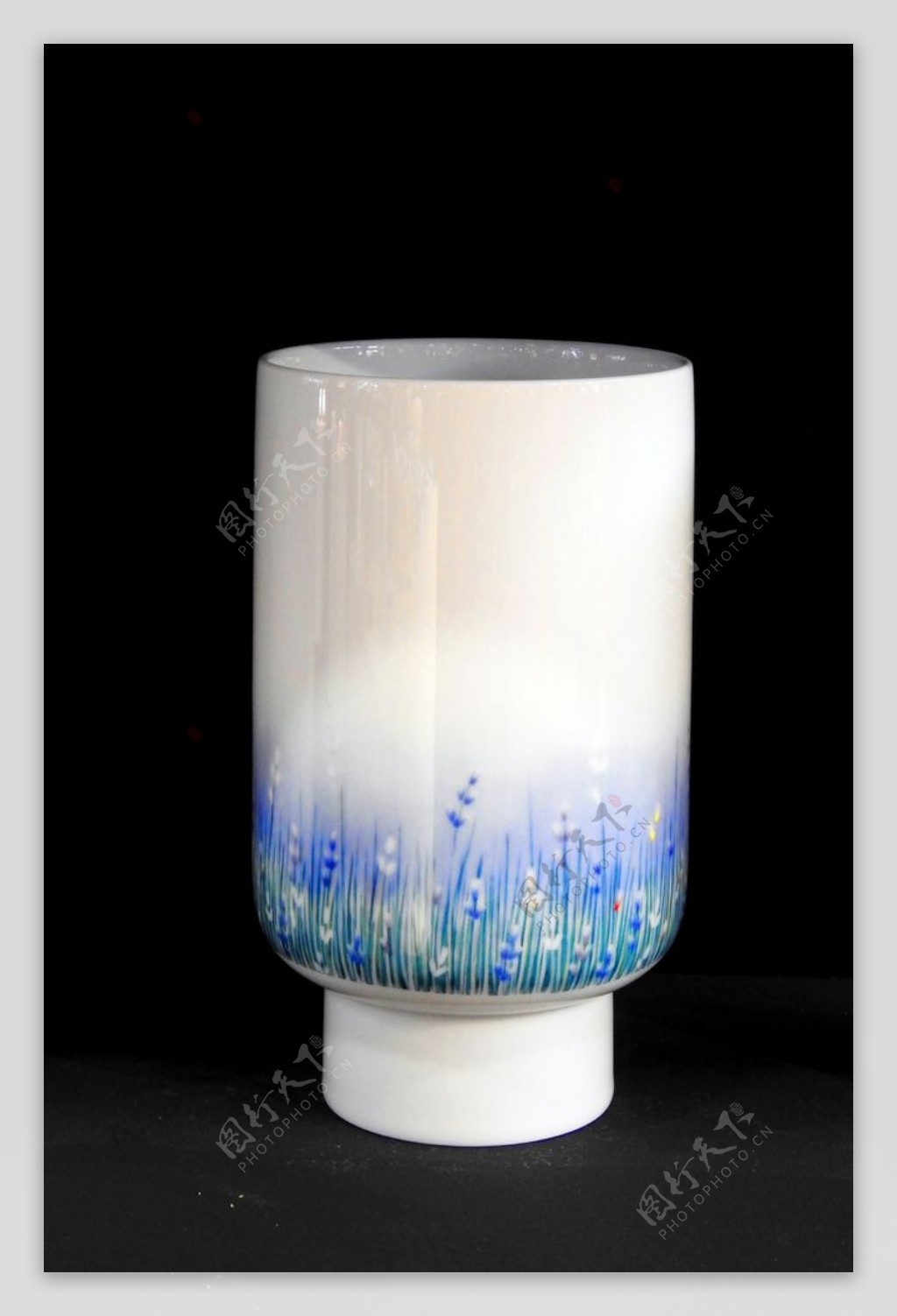 精美花纹陶瓷杯子图片