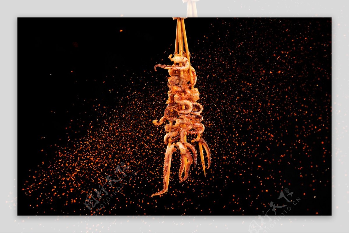 烧烤鱿鱼胡椒粉美食背景海报素材图片