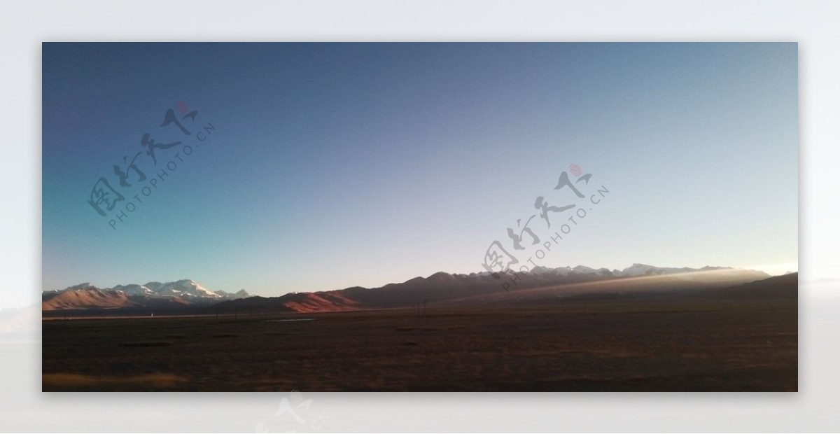 高原荒漠日出风景图片