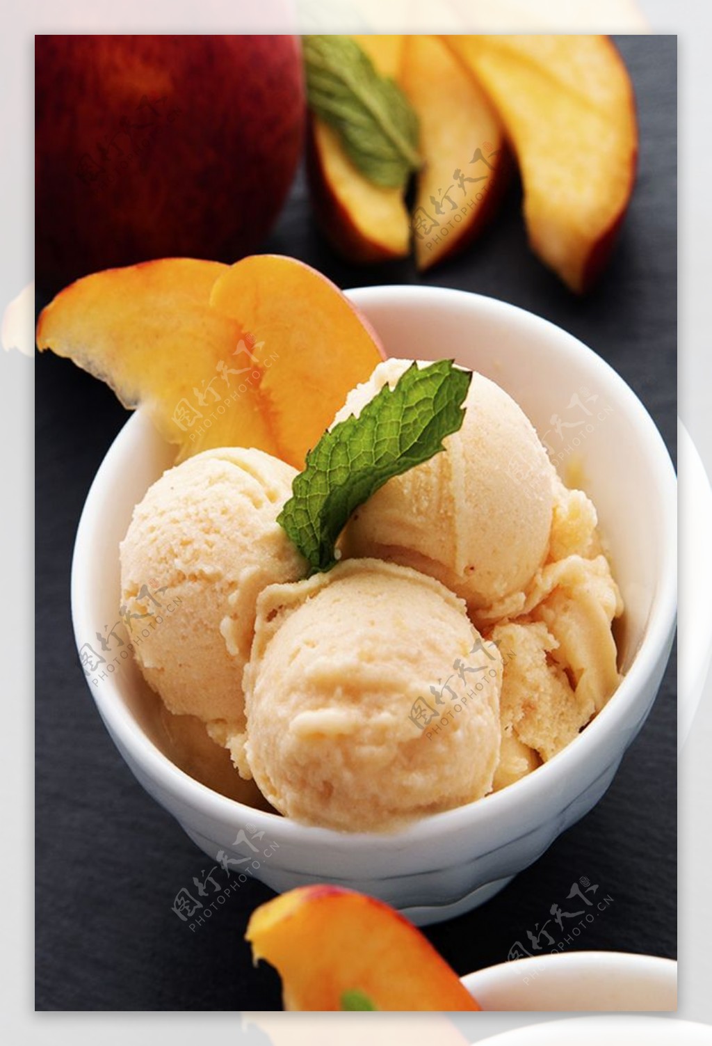 桃子冰淇淋图片