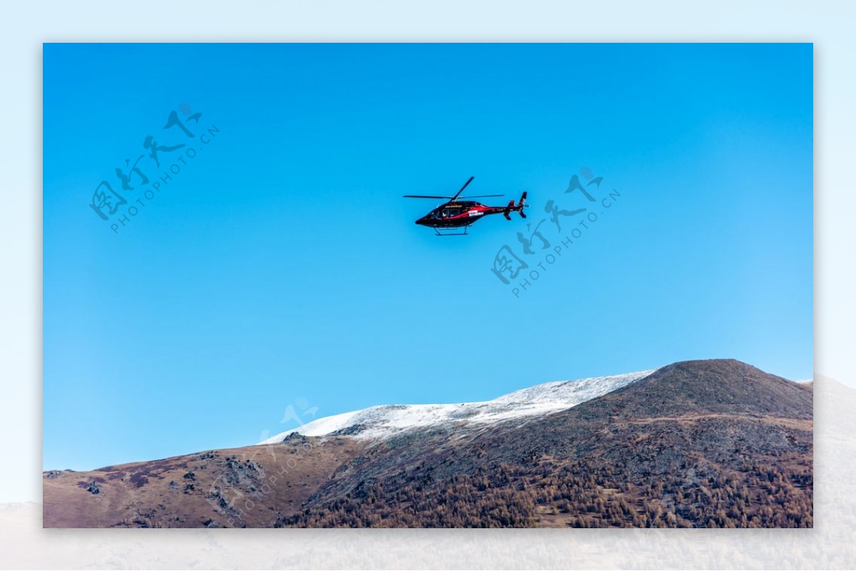 直升机救援雪山背景海报素材图片