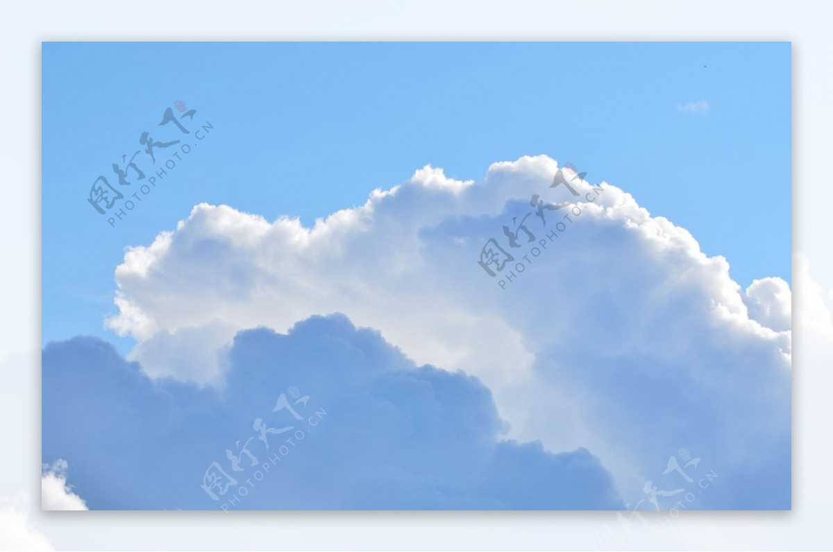 晴朗天空白云摄影图图片