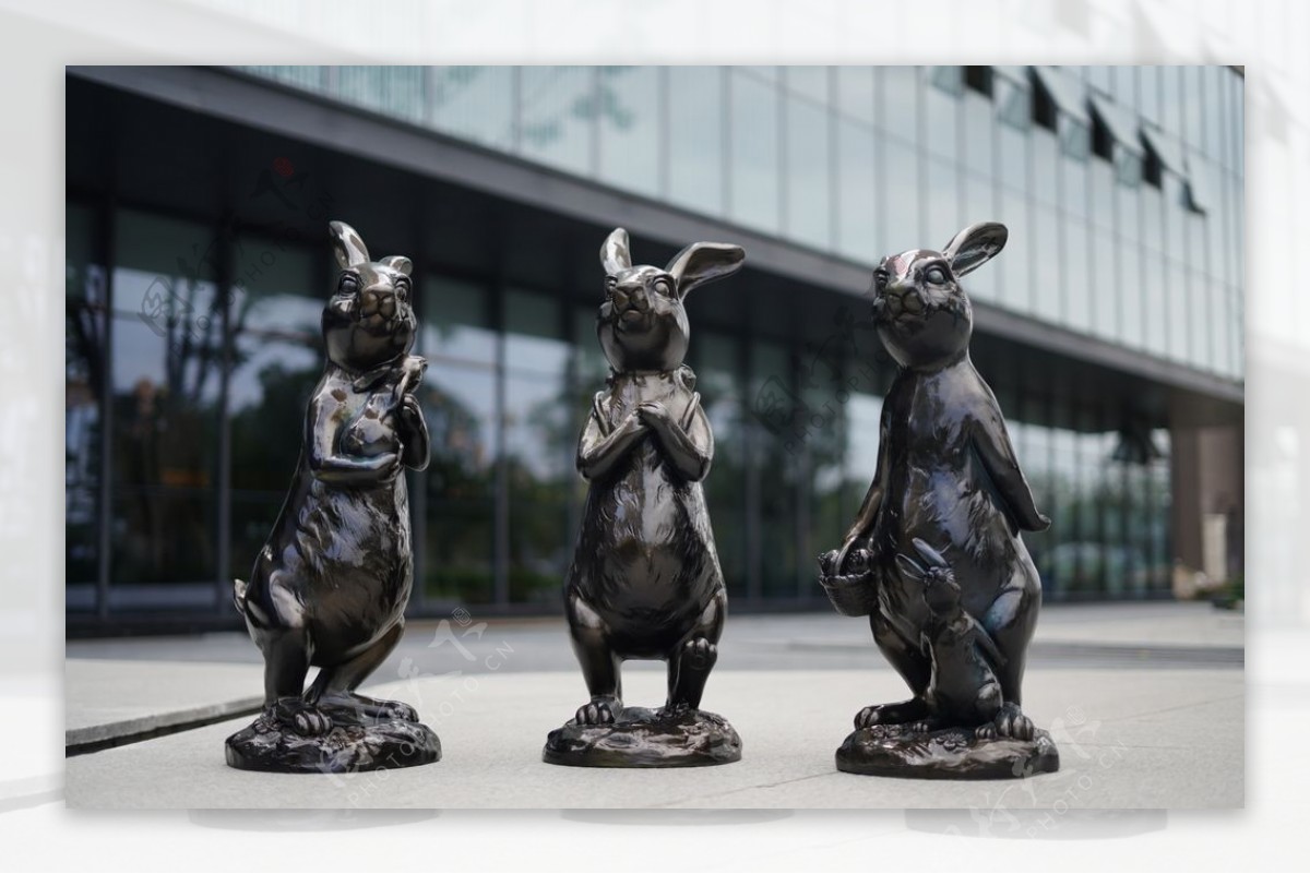仿铜兔子雕塑摆件模型图片