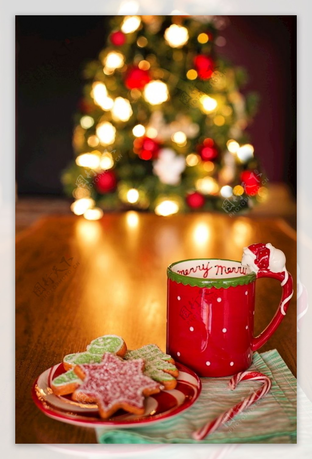 红色陶瓷杯圣诞图片