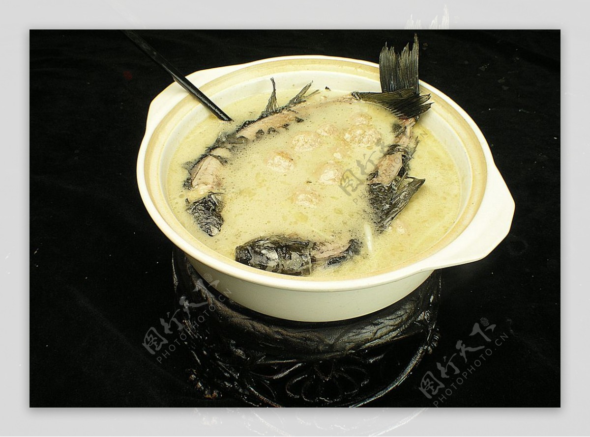 家常菜鲫鱼炖肉丸子图片