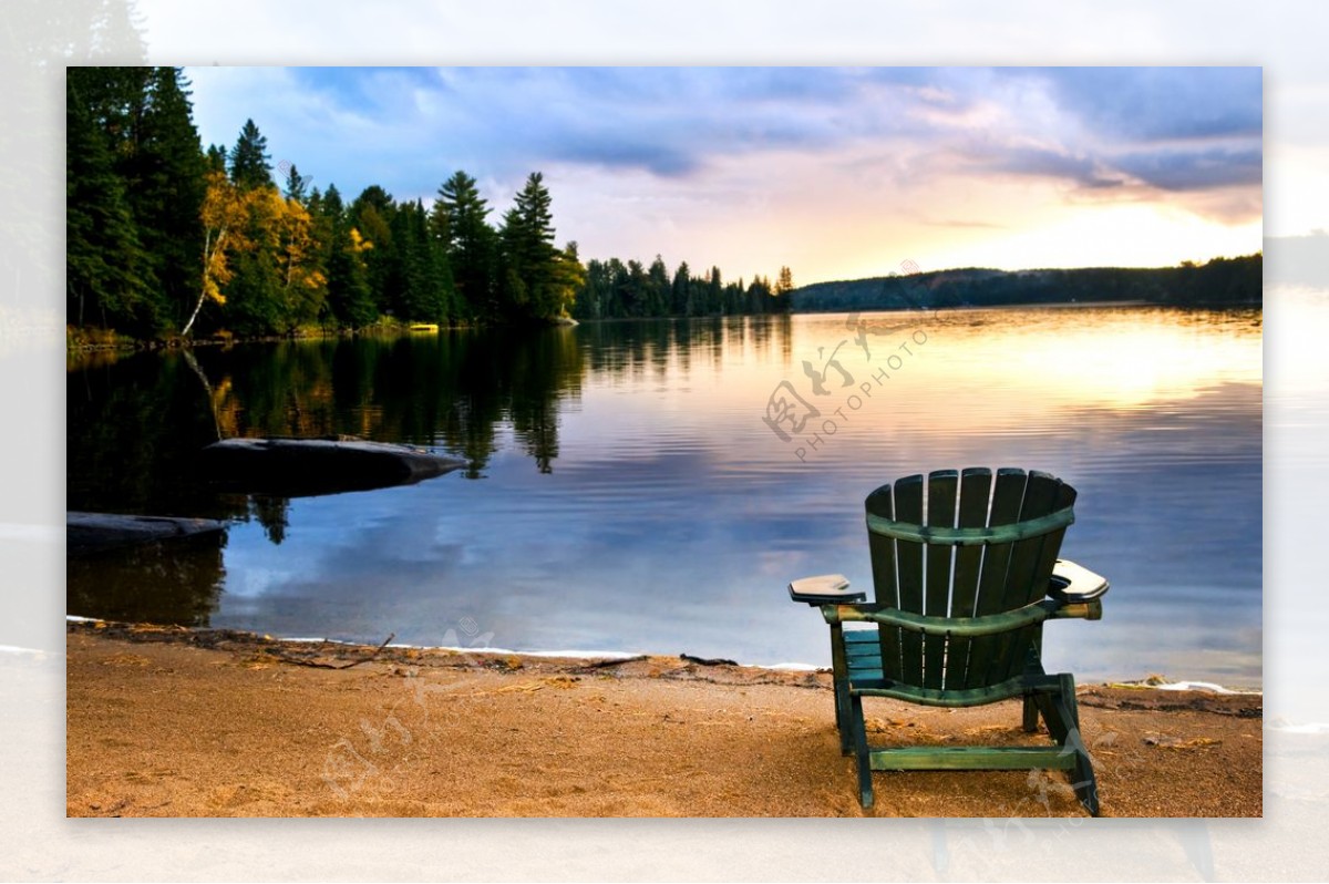湖景夕阳躺椅图片