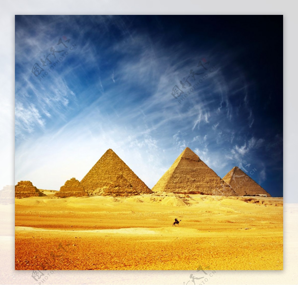 弯曲金字塔，是古埃及第四王朝第一位法老萨夫罗在位时期修建的|金字塔|马斯塔巴|法老_新浪新闻